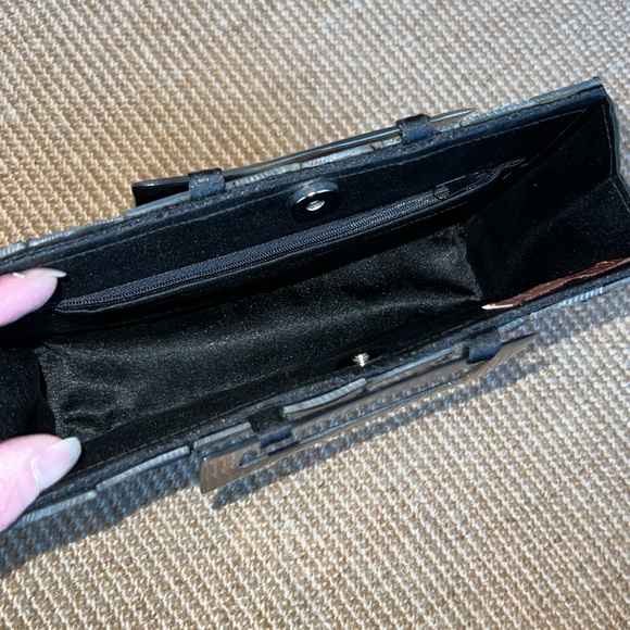 Shiraleah Faux Tortoise Shell Hand Held Purse - Picture 4 of 8